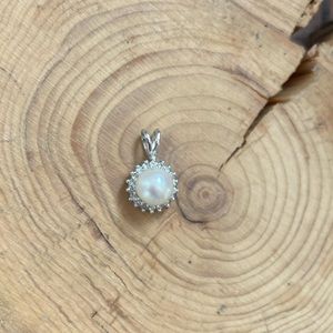 Pearl and Diamond 14k white gold pendant